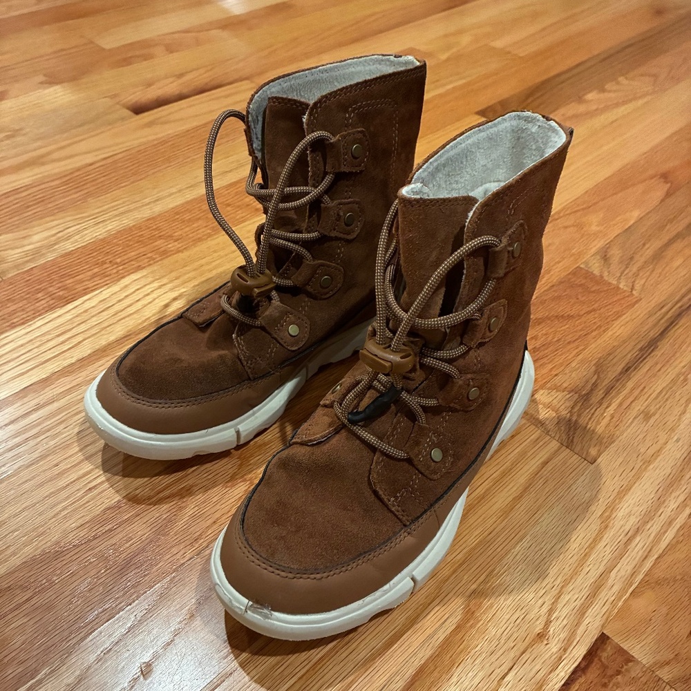 Girls Sorel boots explorer